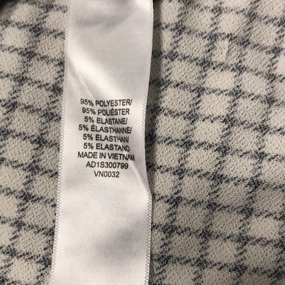 🐠Adrianna Papell Lightweight Flowy V Neck Ruched Sleeve Summer Top Size M NWOT! - Picture 5 of 5